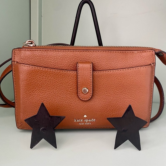 kate spade Handbags - Adorable Crossbody Kate Spade Bag
